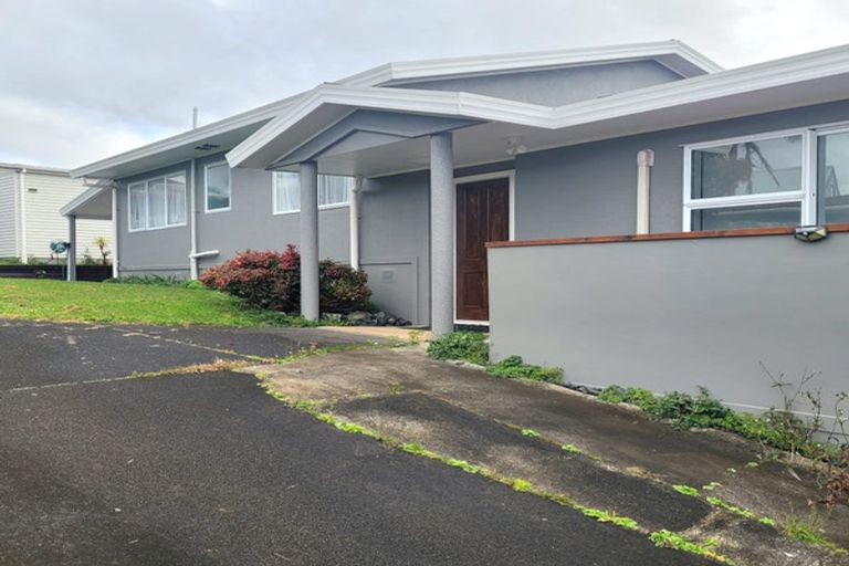 Photo of property in 70 Granville Drive, Massey, Auckland, 0614