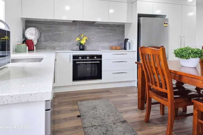 Photo of property in 62d Glendale Road, Glen Eden, Auckland, 0602