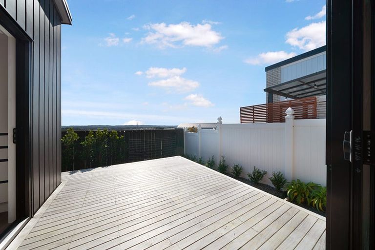 Photo of property in 18 Mata Road, Massey, Auckland, 0614
