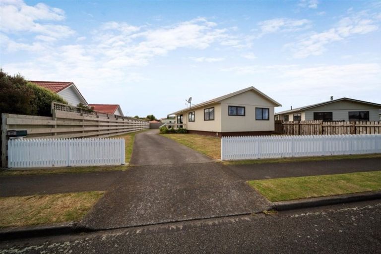 Photo of property in 42 Tawa Street, Hawera, 4610
