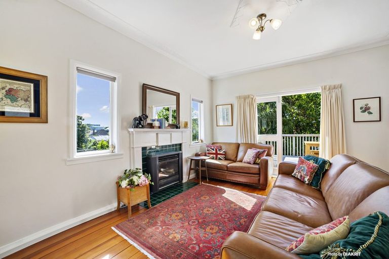 Photo of property in 22 Ranui Crescent, Khandallah, Wellington, 6035