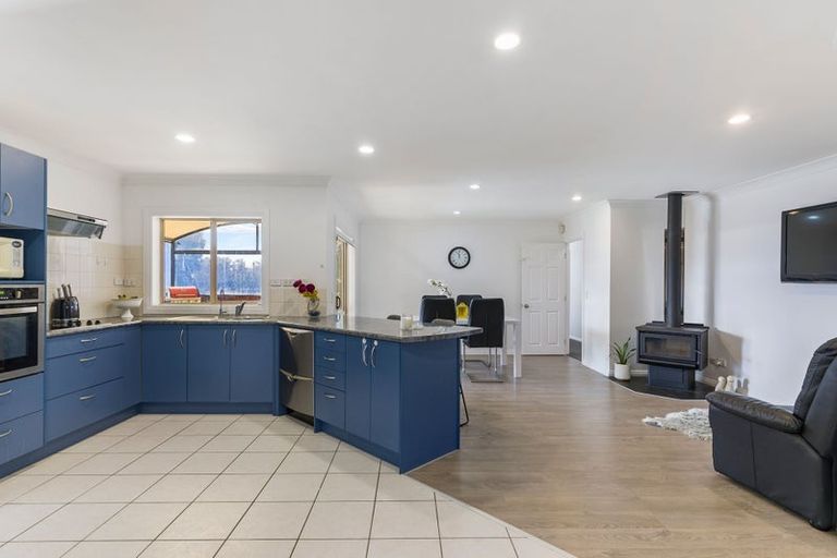 Photo of property in 12 Beverage Place, Rosehill, Papakura, 2113