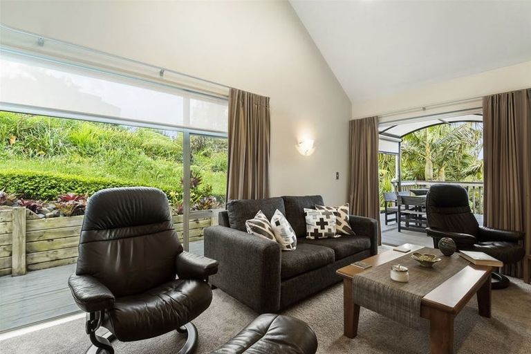 Photo of property in 1/23 Lake Road, Northcote, Auckland, 0627