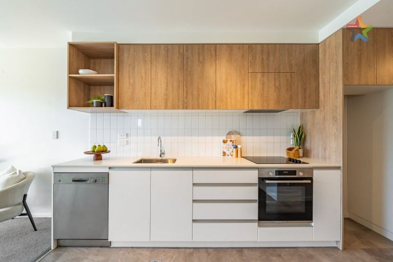 Photo of property in 65u2 Tiketike Way, Brooklyn, Wellington, 6021