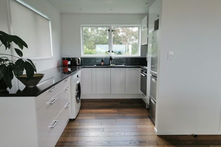 Photo of property in 28 Garfield Road, Helensville, 0800