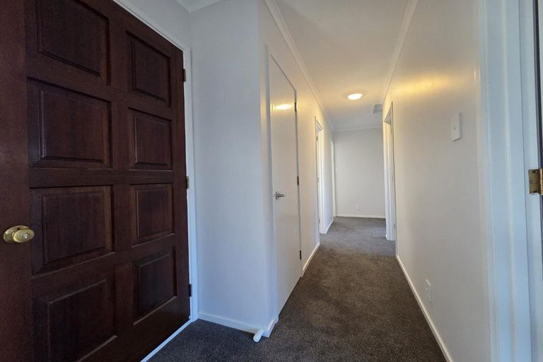 Photo of property in 2/3 Pinehurst Crescent, Russley, Christchurch, 8042