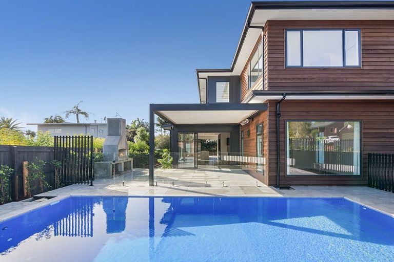 Photo of property in 5 Waipuia Place, Greenhithe, Auckland, 0632