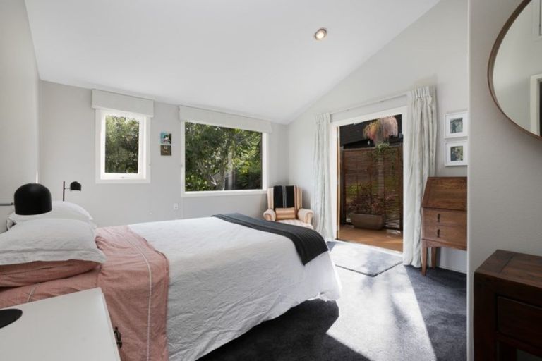 Photo of property in 137 Matipo Road, Te Atatu Peninsula, Auckland, 0610