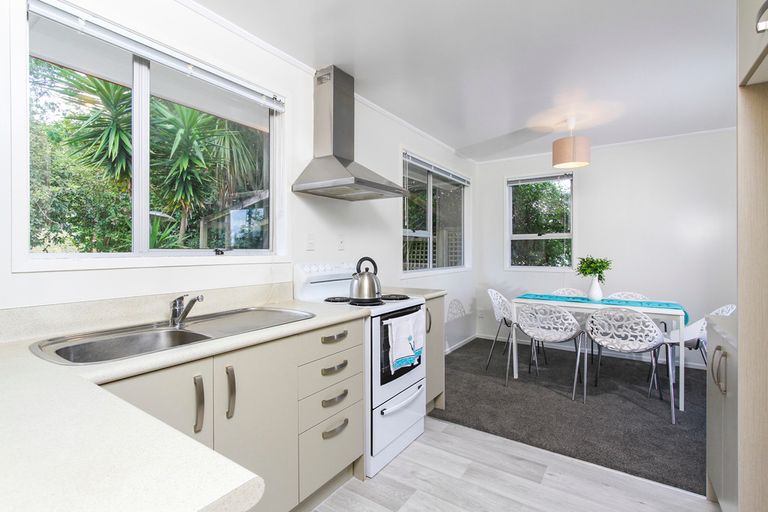 Photo of property in 30 Donovan Avenue, Massey, Auckland, 0614