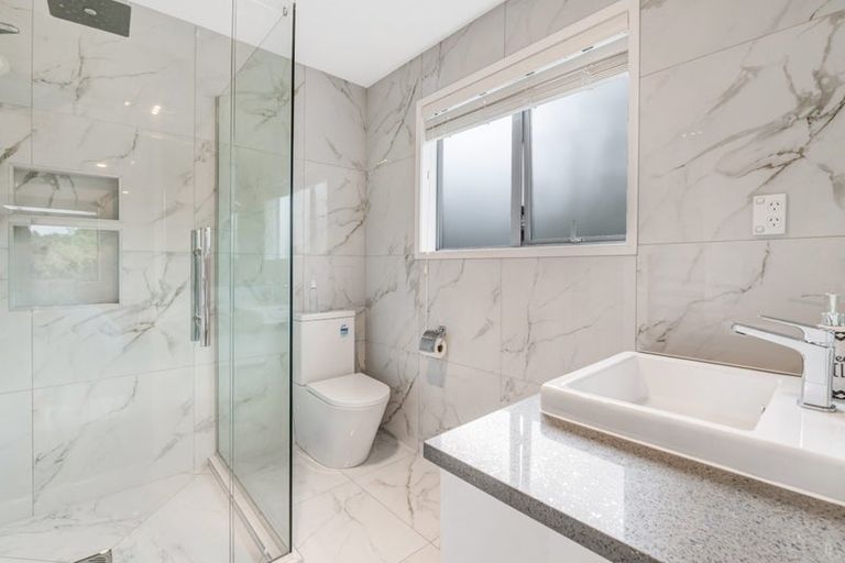 Photo of property in 30 Salamanca Road, Sunnynook, Auckland, 0620