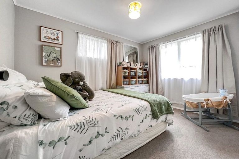 Photo of property in 1/27 Midgley Road, West Harbour, Auckland, 0618