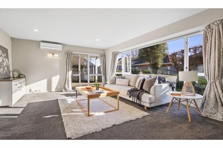 Photo of property in 2 Hatfield Place, Avonhead, Christchurch, 8042