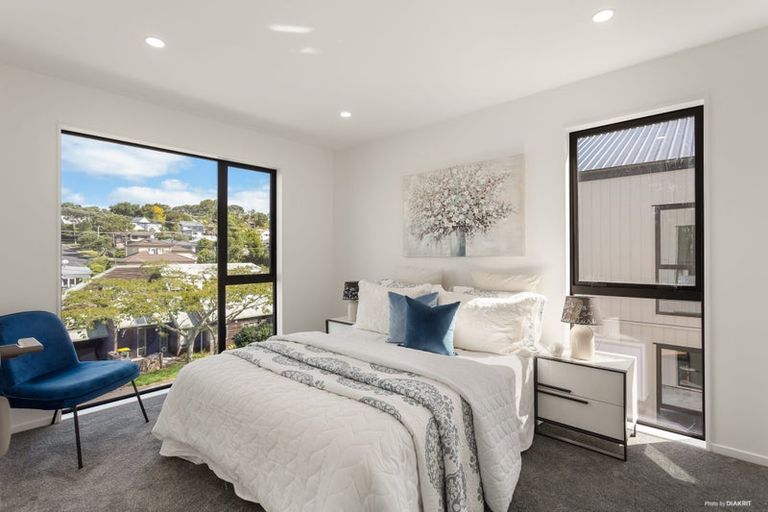 Photo of property in 2/1 Montana Avenue, Murrays Bay, Auckland, 0630