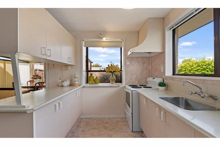 Photo of property in 23 Te Maru Place, Redwood, Christchurch, 8051