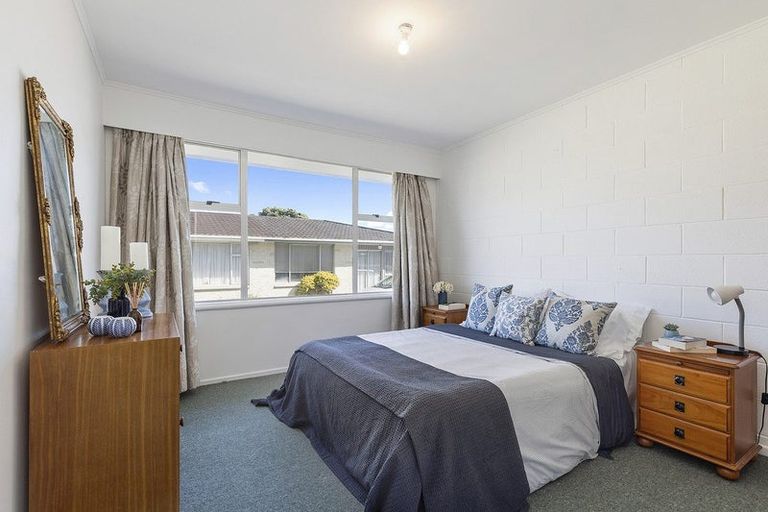 Photo of property in 2/14 Jillett Street, Titahi Bay, Porirua, 5022