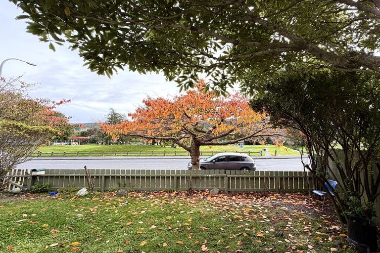 Photo of property in 24 Wagon Road, Stokes Valley, Lower Hutt, 5019