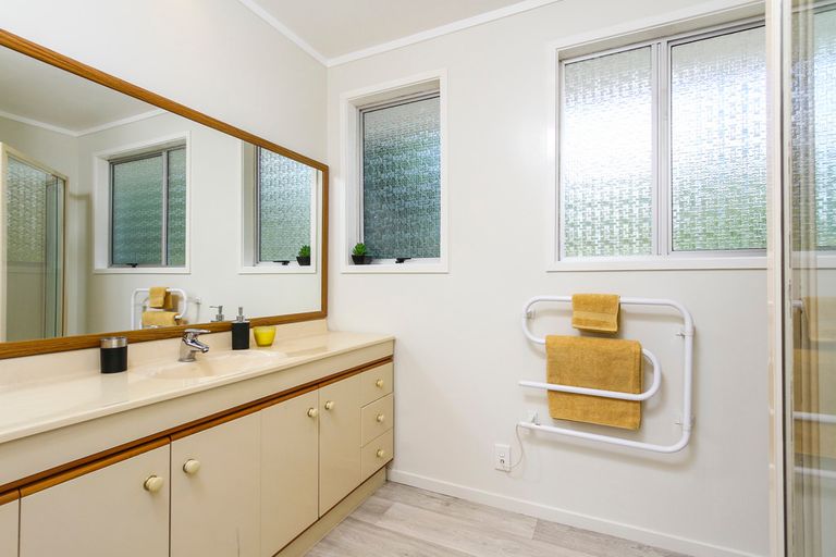 Photo of property in 30 Donovan Avenue, Massey, Auckland, 0614