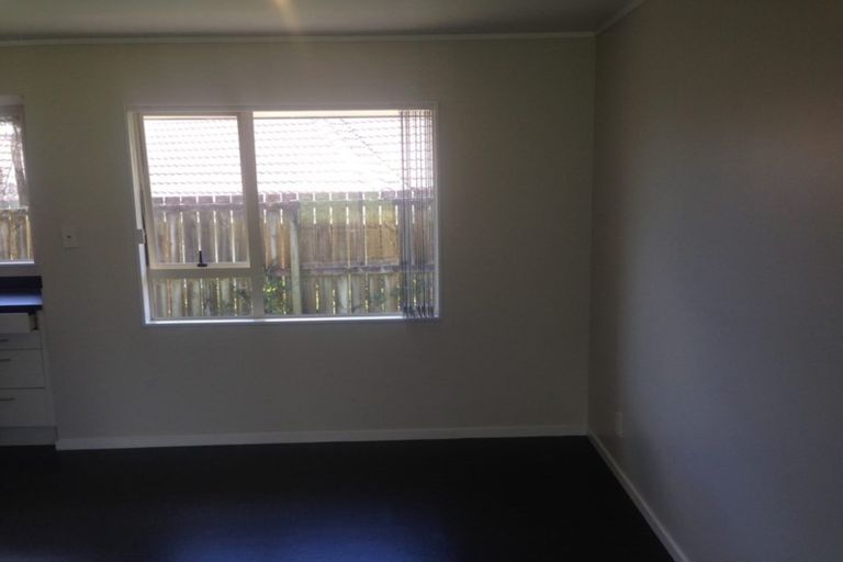 Photo of property in 17 Cretian Crescent, Henderson, Auckland, 0612