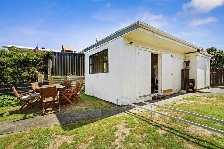 Photo of property in 17 Nassau Avenue, Grenada North, Wellington, 5028