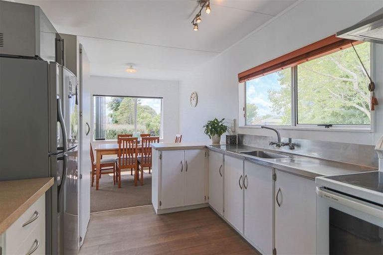 Photo of property in 19 Tawari Street, Inglewood, 4330