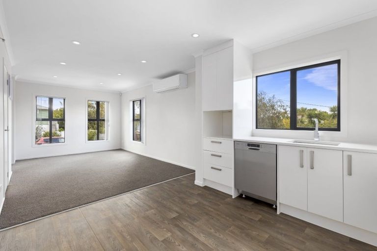 Photo of property in 2/9 Marlene Avenue, Te Atatu South, Auckland, 0610