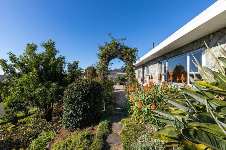 Photo of property in 166 Heta Road, Highlands Park, New Plymouth, 4312