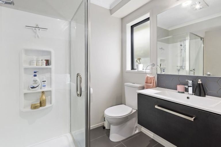 Photo of property in 14 Mooring Close, Whitby, Porirua, 5024