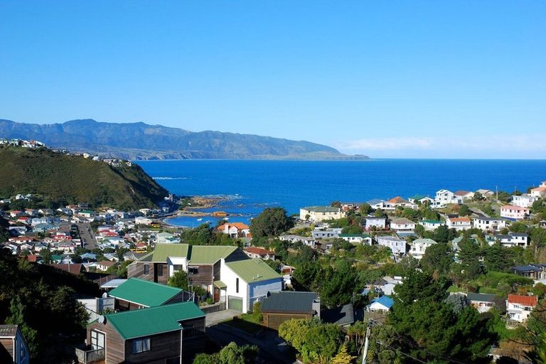 Photo of property in 52 Frobisher Street, Island Bay, Wellington, 6023