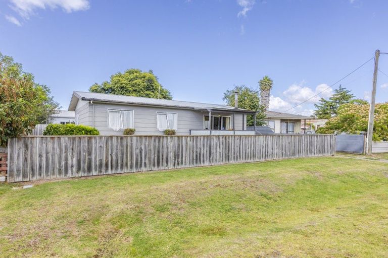 Photo of property in 20 Ellison Street, Otane, 4202