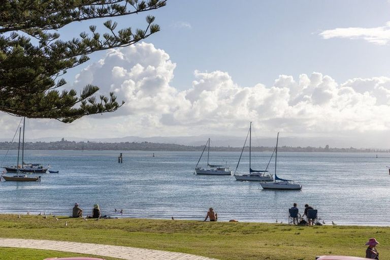 Photo of property in 28 The Mall, Mount Maunganui, 3116
