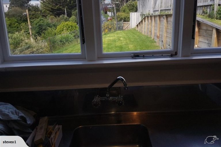 Photo of property in 54 Military Road, Northland, Wellington, 6012