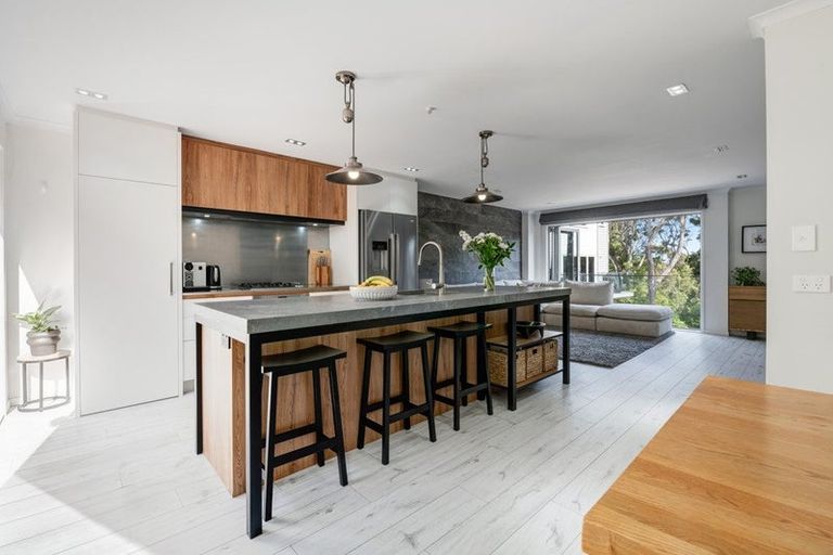 Photo of property in 4/13 Kaihu Street, Northcote, Auckland, 0627