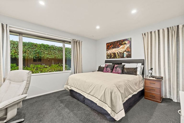 Photo of property in 14 Hussey Road, Harewood, Christchurch, 8051