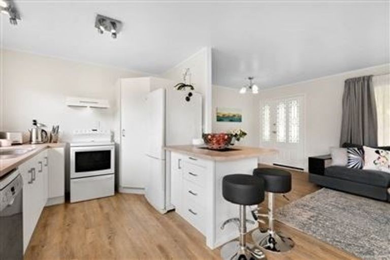 Photo of property in 3 Ian Sage Avenue, Torbay, Auckland, 0630