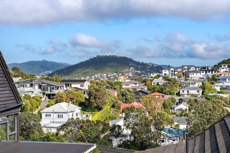 Photo of property in 15 Indira Place, Khandallah, Wellington, 6035