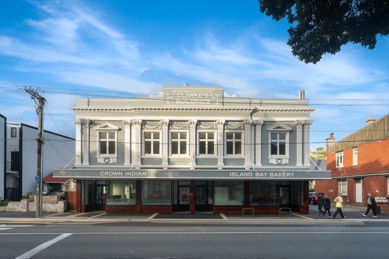 Photo of property in 121d The Parade, Island Bay, Wellington, 6023