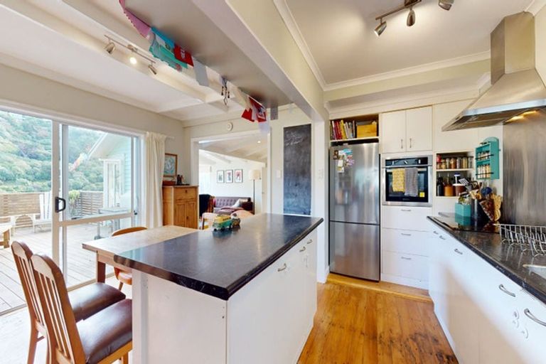 Photo of property in 103 Houghton Bay Road, Houghton Bay, Wellington, 6023