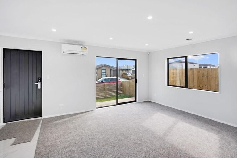 Photo of property in 20 Survila Street, Takanini, 2110