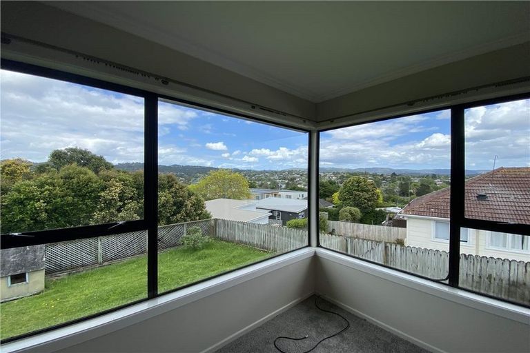 Photo of property in 42 Savoy Road, Glen Eden, Auckland, 0602
