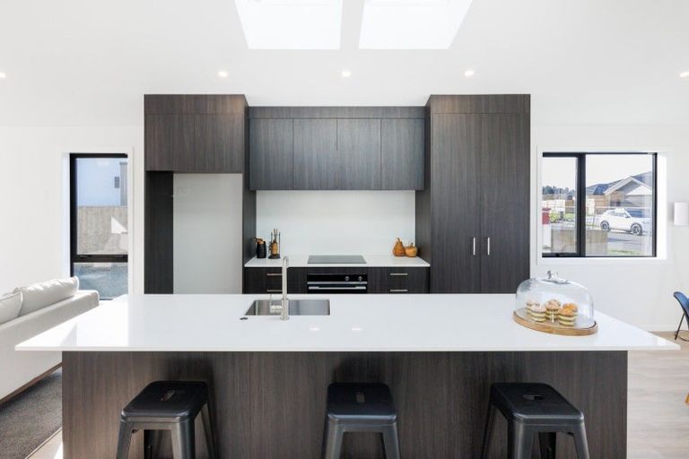 Photo of property in 75 Atlantic Drive, Fitzherbert, Palmerston North, 4410