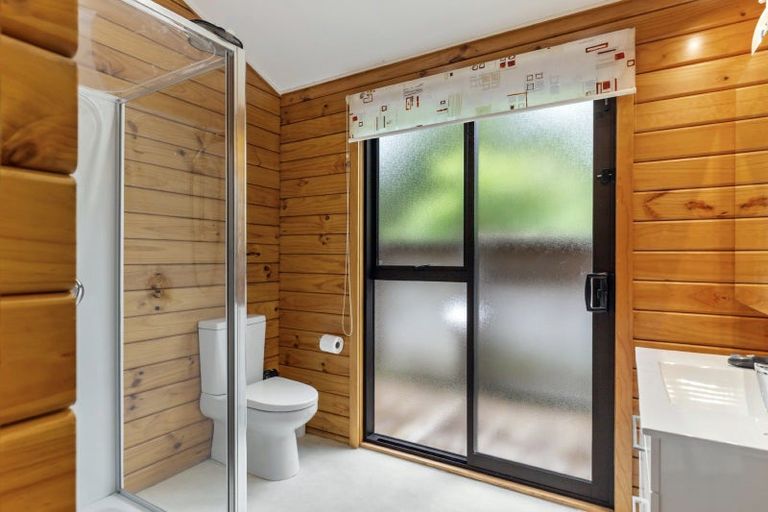 Photo of property in 233 Golf Road, Titirangi, Auckland, 0604