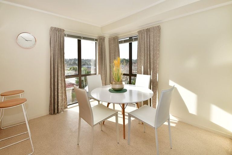 Photo of property in 16 Petrel Place, Massey, Auckland, 0614