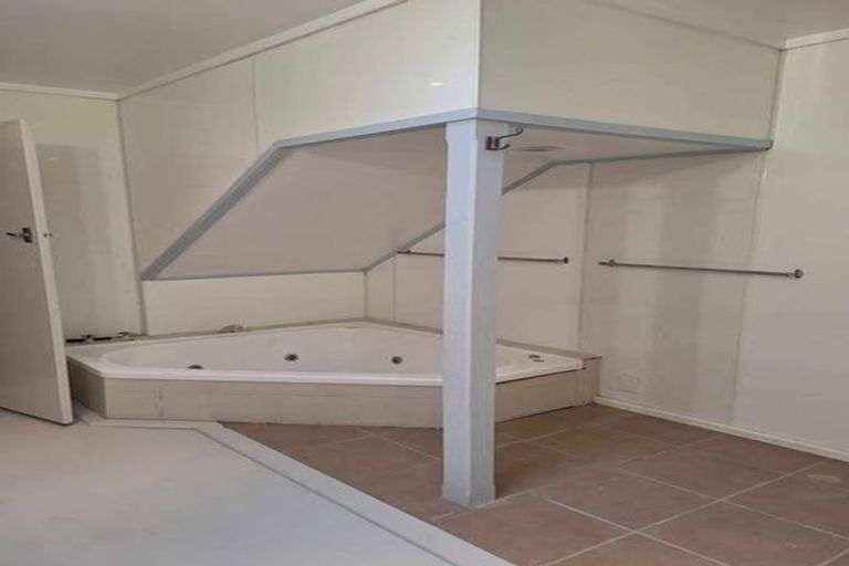 Photo of property in 39 Chaucer Road, Hospital Hill, Napier, 4110