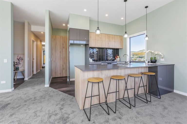 Photo of property in 29 Queen Charlotte Drive, Aotea, Porirua, 5024