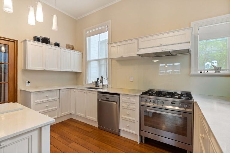 Photo of property in 20 Talavera Terrace, Kelburn, Wellington, 6012