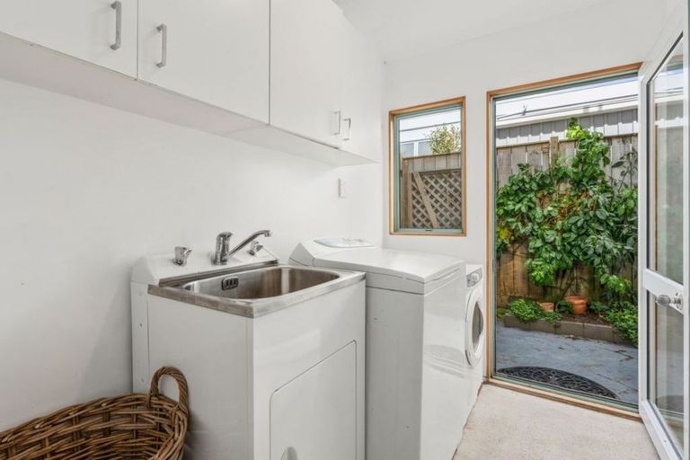 Photo of property in 2 Milton Road, Northcote Point, Auckland, 0627
