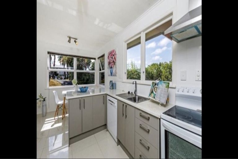 Photo of property in 14 Sunhaven Avenue, Glenfield, Auckland, 0629