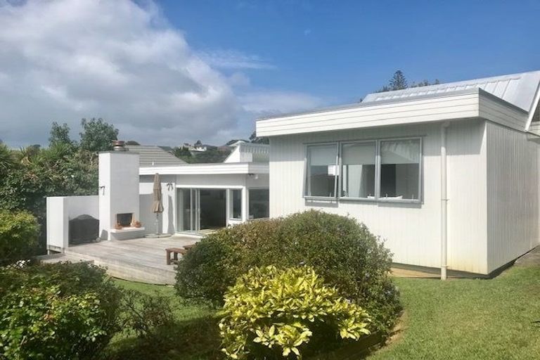 Photo of property in 16 Prestige Place, Castor Bay, Auckland, 0620