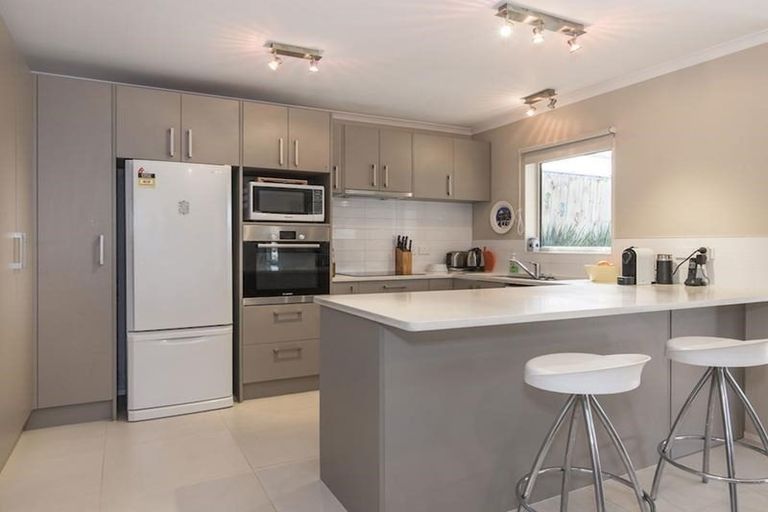 Photo of property in 13a Poto Street, Te Atatu South, Auckland, 0610