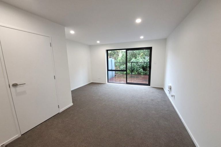 Photo of property in 56 Raupeti Lane, Henderson, 0612